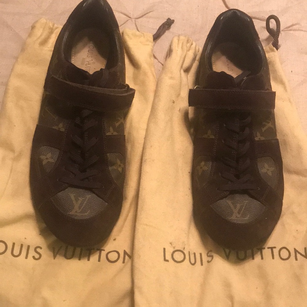 I’m selling my 2011 Louis Vuitton shoes
